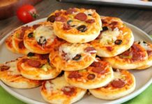 Mini pizza, adından da anlaşılacağı üzere standart pizzalardan daha küçük boyutlarda sunulan, özellikle aperatif veya atıştırmalık olarak tercih edilen bir pizza türüdür. Bu pizza türü, küçük porsiyonları sayesinde hem çocuklar hem de hızlı bir atıştırmalık arayan yetişkinler arasında oldukça popüler hale gelmiştir. Konulu bir haber görseli.