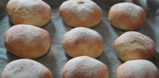 Mini Sandviç Ekmeği: Küçük Boyda Büyük Lezzet Günümüz mutfak trendlerinde önemli bir yer tutan mini sandviç ekmeği, özellikle pratik ve lezzetli bir öğün arayanların favorisi haline gelmiştir. Küçük boyutları ve yumuşak dokusuyla hem çocuklar hem de yetişkinler tarafından tercih edilen bu ekmek türü, hızlı hazırlanan sandviçlerde mükemmel bir temel oluşturur. Konulu bir haber görseli.