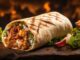 Shawarma: Sokak Lezzetinin Zirvesi Orta Doğu mutfağının en bilinen sokak lezzetlerinden biri olan Shawarma, ince dilimlenmiş etin özel baharatlarla marine edilip dikey döner üzerinde pişirilmesiyle hazırlanır. Genellikle tavuk, dana veya kuzu eti kullanılır ve lavaş veya pita ekmeğiyle servis edilir. Bu lezzet, hem hızlı hem de doyurucu bir öğün alternatifi sunar. Konulu bir haber görseli.