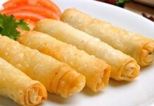 Türk mutfağının en pratik ve en sevilen yiyeceklerinden biri olan sigara böreği, adını ince ve uzun şekline borçludur. Çıtır çıtır kızarmış yufkanın içindeki peynirin eriyerek ağızda bıraktığı tat, bu böreği hem kahvaltılarda hem de özel davetlerde vazgeçilmez hale getirmiştir. Geleneksel mutfak kültürümüzün bir parçası olan sigara böreği, sadece Türkiye’de değil, dünyanın birçok yerinde de tanınan bir lezzet olarak dikkat çeker. Konulu bir haber görseli.