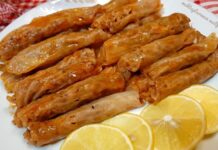 Zeytinyağlı lahana sarması, Türk mutfağının vazgeçilmez geleneksel tariflerinden biridir. Hem hafif hem de besleyici bir seçenek olan bu yemek, özellikle soğuk mevsimlerde sofraların baş tacıdır. Lahananın taze ve zeytinyağlı dolma harcıyla birleşmesi, hem görsel hem de lezzet açısından eşsiz bir deneyim sunar. Konulu bir haber görseli.