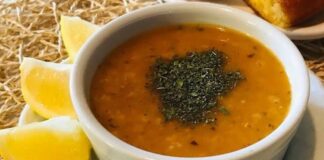 Türkiye mutfağı, farklı yörelerin kendine özgü tatlarıyla öne çıkan yöresel Türk çorbalarıyla adeta bir lezzet hazinesi sunuyor. Özellikle kış aylarında sofraların baş tacı olan bu çorbalar hem besleyici hem de doyurucu özellikleriyle dikkat çekiyor. Geleneksel tarifler, yüzyıllardır kuşaktan kuşağa aktarılırken, modern restoranlarda ve ev mutfaklarında yeniden yorumlanıyor. Yöresel Türk çorbaları, hem sağlık hem de lezzet açısından sofraların vazgeçilmezleri arasında yer alıyor. Konulu bir haber görseli.