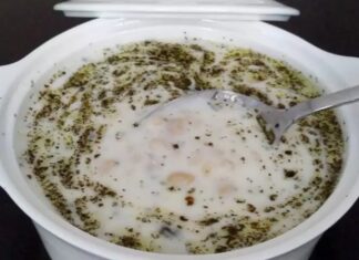 Ayran aşı, geleneksel Türk mutfağının en sevilen ve serinleten tariflerinden biri olarak öne çıkıyor. Özellikle yaz aylarında sofraları süsleyen bu yoğurt bazlı çorba, hem hafif hem besleyici bir seçenek olarak dikkat çekiyor. Ayran aşı, ferahlatıcı özelliği sayesinde sıcak havalarda hem öğle yemeklerinde hem de akşam sofralarında tercih ediliyor. Taze yeşillikler ve baharatlarla hazırlanan bu tarif, hem sağlıklı hem de doyurucu bir lezzet sunuyor. Konulu bir haber görseli.