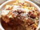 Ayvalı Crumble Mevsimsel Lezzeti Ve Sıcak Dokusu İle Tatlı Sofralarına Yeni Bir Soluk Getiriyor Son yıllarda ev mutfağından kafe menülerine kadar geniş bir alanda kendine yer bulan ayvalı crumble, klasik tatlı anlayışını modern dokunuşlarla birleştiren özel tarifler arasında gösteriliyor. Ayvanın kendine özgü aroması ile crumble hamurunun gevrek yapısı bir araya geldiğinde ortaya hem dengeli hem de karakterli bir tatlı çıkıyor. Özellikle sonbahar ve kış aylarında tercih edilen bu tatlı, mevsimsel lezzet arayanların dikkatini çekiyor. Konulu bir haber görseli.