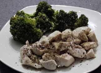 Dayanıklılık sporu diyeti, uzun süreli fiziksel efor gerektiren spor dallarıyla ilgilenen bireyler için özel olarak ele alınan bir beslenme anlayışını ifade eder. Koşu, bisiklet, yüzme, triatlon ve uzun süreli takım sporları gibi branşlarda performansın sürdürülebilir olması, yalnızca antrenman yoğunluğuna değil aynı zamanda doğru beslenmeye de bağlıdır. Dayanıklılık sporu diyeti, sporcunun enerji seviyesini korumayı, toparlanmayı hızlandırmayı ve uzun vadede vücut dengesini sağlamayı amaçlar. Konulu bir haber görseli.