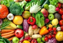 Günümüzde sağlıklı yaşam arayışları artarken, beslenme alışkanlıkları da yeniden sorgulanmaya başladı. Bu noktada öne çıkan kavramlardan biri mevsimsel beslenme oluyor. Mevsimsel beslenme, yalnızca ne yediğimizle değil, ne zaman yediğimizle de ilgilenen bütüncül bir yaklaşımı ifade eder. Doğanın sunduğu ürünleri kendi zamanında tüketmek, hem beden hem de çevre açısından önemli kazanımlar sağlar. Konulu bir haber görseli.