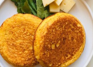 Geleneksel mutfağın en sade ama en etkileyici tatlarından biri olan tava ekmek, özellikle fırına erişimin zor olduğu dönemlerde ortaya çıkmış pratik bir çözümdür. Un, su ve az miktarda malzemeyle hazırlanan bu ekmek türü, Anadolu mutfak kültüründe önemli bir yere sahiptir. Tava ekmek, sadece bir ekmek alternatifi değil; aynı zamanda yoklukta üretmenin, elde olanla yetinmenin sembolüdür. Konulu bir haber görseli.