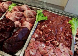 Sakatat kültürü, mutfak tarihinin en eski ve en karakteristik alanlarından birini temsil eder. Hayvanın yalnızca etinin değil, neredeyse her parçasının değerlendirilmesine dayanan bu anlayış, hem ekonomik hem de kültürel bir birikimin sonucudur. Sakatat kültürü, kıtlık dönemlerinden bolluk zamanlarına kadar farklı koşullarda şekillenmiş, toplumların hayatta kalma refleksiyle damak zevkini birleştiren güçlü bir mutfak pratiği olarak varlığını sürdürmüştür. Konulu bir haber görseli.