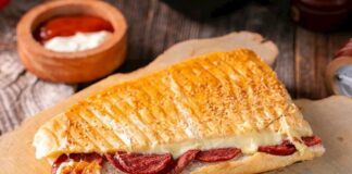 Üniversite hayatı, gençler için yalnızca akademik bir yolculuk değil; aynı zamanda sorumluluk almayı, bütçe yönetimini ve birlikte yaşamayı öğrenme sürecidir. Bu sürecin en belirgin alanlarından biri mutfaktır. öğrenci ev yemekleri, hem ekonomik koşulların zorlayıcı etkisine karşı bir çözüm hem de sosyal bağları güçlendiren bir alışkanlık olarak öne çıkar. Kısıtlı bütçelerle hazırlanan bu yemekler, gençlerin yaratıcılığını ve dayanışma ruhunu yansıtırken, aynı zamanda ev sıcaklığını da hissettirir. Konulu bir haber görseli.