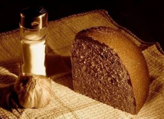 Hristiyan Ortodoks geleneğinde oruç, yalnızca belirli yiyeceklerden uzak durmayı değil, aynı zamanda ruhsal arınmayı ve disiplinli bir yaşam biçimini ifade eder. Bu anlayış içinde şekillenen Hristiyan Ortodoks oruç diyeti, bedensel ihtiyaçlar ile manevi hedefler arasında bir denge kurmayı amaçlar. Yüzyıllardır uygulanan bu beslenme yaklaşımı, belirli dönemlerde et, süt ürünleri ve bazı hayvansal gıdaların sınırlandırılmasına dayanır. Konulu bir haber görseli.