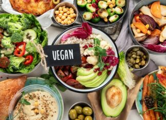 Hristiyan veganlığı, son yıllarda hem beslenme hem de inanç temelli yaşam biçimleri üzerine yapılan tartışmalarda giderek daha fazla yer bulmaktadır. Bu yaklaşım, Hristiyanlık inancının merhamet, şefkat ve sorumluluk ilkelerini merkeze alarak hayvansal ürünlerin tüketilmemesini savunur. Hristiyan veganlığı, yalnızca bir diyet tercihi değil, aynı zamanda etik ve ruhsal bir duruş olarak değerlendirilir. Konulu bir haber görseli.