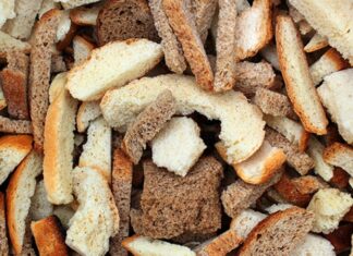 Toplumların yemek kültürü yalnızca zengin sofralar ve çeşitlilik üzerinden şekillenmez; kimi zaman sadelik, kanaat ve dayanıklılık da bu kültürün merkezinde yer alır. Kuru Ekmekle Yemek, bu açıdan bakıldığında hem tarihsel hem de toplumsal anlamlar taşıyan güçlü bir sofra pratiğidir. Yoklukla, sabırla ve paylaşmayla özdeşleşen bu alışkanlık, sadece beslenme biçimi değil, aynı zamanda bir yaşam felsefesini de yansıtır. Konulu bir haber görseli.