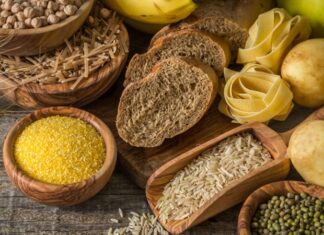 Pre-workout beslenme, antrenman öncesinde vücudu fiziksel ve zihinsel olarak egzersize hazırlamayı amaçlayan beslenme düzenini ifade eder. Spor performansının yalnızca yapılan antrenmanla değil, bu antrenmana nasıl hazırlandığınızla da doğrudan ilişkili olduğu bilinmektedir. Pre-workout beslenme, kasların ihtiyaç duyduğu enerjiyi sağlamak, odaklanmayı artırmak ve antrenman sırasında yaşanabilecek performans düşüşlerini en aza indirmek için büyük önem taşır. Konulu bir haber görseli.