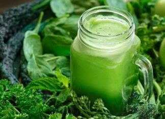 Sirtfood diyeti, son yıllarda özellikle metabolizma hızlandırma ve sağlıklı kilo kontrolü konularıyla ilgilenen bireylerin dikkatini çeken beslenme yaklaşımlarından biri olarak öne çıkmaktadır. Bu diyet modeli, adını vücutta bulunan ve metabolizma süreçlerinde rol oynayan sirtuin proteinlerinden alır. Sirtfood diyeti, belirli besinlerin bu proteinleri aktive edebileceği fikrine dayanarak şekillendirilmiştir. Konulu bir haber görseli.