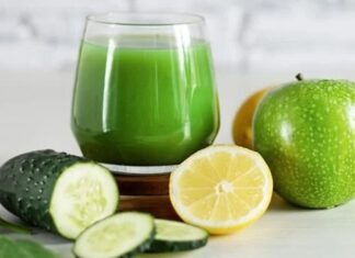 Sıvı diyeti, özellikle kısa süreli detoks programları ve sindirim sistemini rahatlatmak amacıyla tercih edilen bir beslenme yaklaşımıdır. Bu diyet, katı gıdalar yerine sıvı diyeti kapsamındaki çorbalar, smoothieler, taze meyve ve sebze suları ile uygulanır. Vücudu toksinlerden arındırırken enerji seviyelerini dengelemeye yardımcı olur. Düzenli uygulandığında metabolizmayı destekler, bağışıklık sistemini güçlendirir ve sindirimi kolaylaştırır. Konulu bir haber görseli.