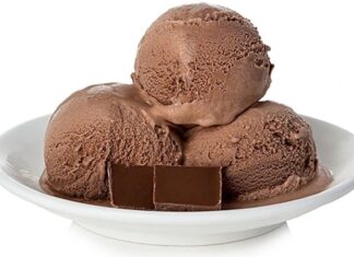 Tatlı dünyasında bazı lezzetler vardır ki dönemler, trendler ve alışkanlıklar değişse bile popülerliğini kaybetmez. çikolata soslu dondurma da bu zamansız tatlar arasında yer alır. Soğuk ve yumuşak dondurma dokusunun, sıcak ya da akışkan çikolata sosuyla buluşması; tatlı severler için güçlü bir lezzet deneyimi sunar. Özellikle yaz aylarında serinlemek isteyenlerin ilk tercihlerinden biri olan bu tatlı, hem klasik hem de modern sunumlarla her yaş grubuna hitap etmeyi başarır. Konulu bir haber görseli.