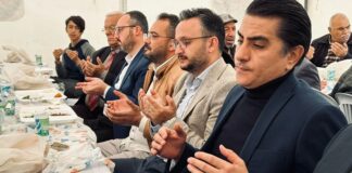 Toplumların ortak hafızasında önemli bir yere sahip olan Şükür Yemeği, yalnızca bir sofra etrafında toplanmayı değil, yaşanan bir iyilik, kurtuluş ya da mutluluğun ardından duyulan minnettarlığın paylaşılmasını ifade eder. Bu yönüyle şükür yemeği, bireysel bir duygunun toplumsal bir ritüele dönüşmüş hâlidir. İnsanlar bu sofralarda sadece yemek yemez, aynı zamanda yaşadıkları süreci anlamlandırır ve paylaşmanın gücünü hisseder. Konulu bir haber görseli.