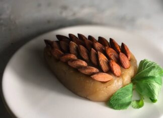 Türkiye’nin yüzyıllardır yaşattığı en özel tatlılardan biri olan un helvası, hem sade malzemeleri hem de taşıdığı anlamlarla kültürümüzde önemli bir yere sahip olmaya devam ediyor. Sadece bir tatlı olmaktan çok daha fazlası olan bu lezzet, anma günlerinden mutlu kutlamalara, mevlitlerden özel aile toplantılarına kadar pek çok anda kendine yer buluyor. Bu yönüyle un helvası, Anadolu’nun hem duygusal hem de tarihsel hafızasında yer etmiş nadir tatlılardan biri olma özelliğini taşıyor. Konulu bir haber görseli.