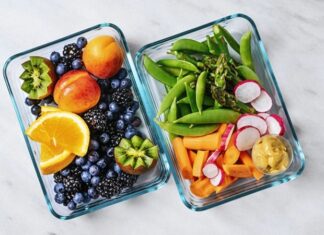 Warrior Diet, son yıllarda aralıklı oruç temelli beslenme yaklaşımlarına ilgi duyanlar arasında adından sıkça söz ettiren bir diyet modeli olarak öne çıkmaktadır. Türkçeye “Savaşçı Diyeti” olarak çevrilen Warrior Diet, günün büyük bölümünde çok sınırlı beslenme, akşam saatlerinde ise daha kapsamlı bir öğün tüketilmesi fikrine dayanır. Bu yaklaşım, modern insanın sürekli yemek tüketme alışkanlığına karşı daha ilkel ve ritmik bir beslenme düzeni sunmayı hedefler. Konulu bir haber görseli.