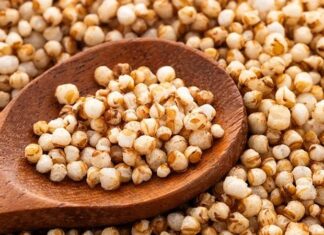 Amarant, son yıllarda hem sağlıklı yaşam arayışında olan tüketicilerin hem de alternatif tarım ürünlerine yönelen üreticilerin dikkatini çeken bir süper gıda olarak öne çıkıyor. Geleneksel tahıllardan farklı olarak botanik açıdan tahıl sayılmayan ancak kullanım alanı ve besin değeriyle tahıllarla benzerlik gösteren amarant, özellikle glutensiz yapısı sayesinde geniş bir kitleye hitap ediyor. Uzmanlar, artan gıda intoleransları ve fonksiyonel beslenme trendleri doğrultusunda amarantın gelecekte daha da yaygınlaşacağını öngörüyor. Konulu bir haber görseli.