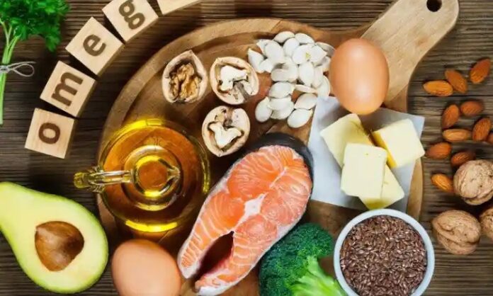 Anti-inflamatuar Diyet Sağlıklı Yaşam İçin Güçlü Bir Beslenme Yaklaşımı Günümüzde pek çok kronik hastalığın temelinde düşük düzeyli ancak sürekli devam eden iltihaplanma süreçleri yer almaktadır. Modern yaşam tarzı, işlenmiş gıdalar ve düzensiz beslenme alışkanlıkları bu durumu daha da tetikleyebilmektedir. Bu noktada anti-inflamatuar diyet, vücuttaki iltihaplanmayı azaltmayı hedefleyen bütüncül bir beslenme yaklaşımı olarak öne çıkmaktadır. Yalnızca kilo kontrolü değil, genel sağlık ve yaşam kalitesi açısından da önemli katkılar sunar. Konulu bir haber görseli.