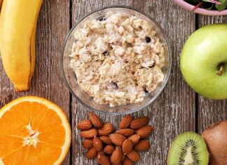 Ara öğünlerde sağlıklı seçimler, gün boyunca sürdürülebilir bir beslenme düzeni oluşturmanın önemli parçalarından biri olarak öne çıkmaktadır. Ana öğünler arasındaki zamanın uzaması, bireyleri plansız ve hızlı tercihlere yöneltebilir. Bu noktada ara öğün kavramı, yalnızca açlığı bastıran bir alışkanlık değil, günün genel beslenme ritmini destekleyen bilinçli bir tercih olarak değerlendirilmektedir. Konulu bir haber görseli.