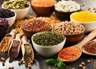 Son yıllarda beslenme alışkanlıklarında yaşanan değişim, protein kaynaklarına bakışı da önemli ölçüde dönüştürdü. Hayvansal ürünlerin çevresel etkileri, sağlıkla ilişkili tartışmalar ve etik kaygılar, bireyleri bitkisel protein kaynakları konusunda daha bilinçli tercihler yapmaya yöneltiyor. Bu dönüşüm yalnızca vegan ya da vejetaryen bireylerle sınırlı kalmıyor, dengeli ve sürdürülebilir bir beslenme arayışında olan geniş bir kitleyi de kapsıyor. Konulu bir haber görseli.