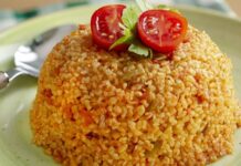 Türk mutfağının temel taşlarından biri olan bulgur, geçmişten günümüze sofralardaki yerini korumaya devam ediyor. Son yıllarda artan sağlıklı yaşam bilinciyle birlikte bulgur tüketimi, yalnızca geleneksel alışkanlıkların değil, modern sağlıklı beslenme anlayışının da önemli bir parçası haline geldi. Hem ekonomik hem de besleyici bir gıda olması, bulguru her yaştan birey için değerli kılıyor. Konulu bir haber görseli.