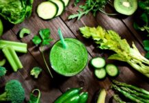 Son yıllarda beslenme alışkanlıklarının değişmesiyle birlikte vücudu dinlendirme ve daha doğal bir düzene geçme arayışı da artış gösteriyor. Bu arayışın merkezinde ise detox beslenme yer alıyor. Günlük yaşamda maruz kalınan yoğun stres, düzensiz öğünler ve işlenmiş gıdalar, bireyleri daha sade ve arındırıcı beslenme yaklaşımlarına yönlendiriyor. Detox beslenme, bu noktada yalnızca geçici bir diyet olarak değil, bilinçli bir beslenme farkındalığı olarak değerlendiriliyor. Konulu bir haber görseli.