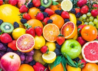 Günümüzde beslenme alışkanlıkları, yalnızca doymaya yönelik değil aynı zamanda sağlığı korumaya yönelik bir anlayışla şekilleniyor. Bu noktada doğal meyve ve sebze tüketimi, dengeli ve bilinçli beslenme arayışında olan bireyler için öne çıkan başlıklardan biri haline geliyor. İşlenmiş gıdaların yaygınlaştığı modern yaşamda, doğallığını koruyan meyve ve sebzeler hem besin değeri hem de vücuda olan katkılarıyla dikkat çekiyor. Konulu bir haber görseli.