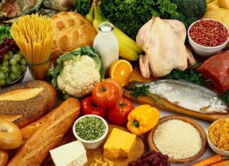 Son yıllarda beslenme alışkanlıklarında belirgin bir dönüşüm yaşanıyor. Tüketiciler artık yalnızca doyurucu değil, aynı zamanda güvenilir ve çevreyle uyumlu gıdalar arayışında. Bu noktada doğal ve yerel ürünlere öncelik, hem bireysel sağlık hem de toplumsal sürdürülebilirlik açısından öne çıkan bir yaklaşım haline gelmiştir. Doğal yöntemlerle üretilen ve yerel kaynaklardan temin edilen ürünler, beslenme kültürünün yeniden şekillenmesinde önemli bir rol üstlenmektedir. Konulu bir haber görseli.