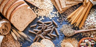 Günümüzde beslenme alışkanlıkları hızla değişirken, bireylerin gıdaya bakış açısı da daha bilinçli bir hâl almaktadır. Bu dönüşümün önemli başlıklarından biri de glutensiz alternatifler konusudur. Geçmişte yalnızca belirli sağlık sorunlarıyla ilişkilendirilen glutensiz beslenme, bugün daha geniş bir kitle tarafından tercih edilen bir yaşam biçimine dönüşmüştür. Özellikle doğal ve dengeli beslenme arayışı, glutensiz ürünlerin popülerliğini artırmaktadır. Konulu bir haber görseli.