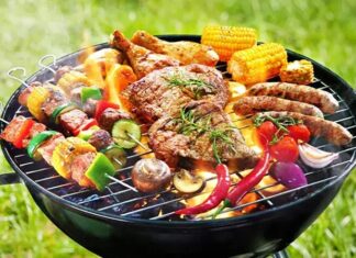 Beslenme alışkanlıklarının dönüşmesiyle birlikte pişirme yöntemleri de daha fazla önem kazanmaya başladı. Geleneksel mutfak kültüründe önemli bir yere sahip olan ızgara pişirme, günümüzde hem lezzet hem de sağlık açısından yeniden değerlendirilen yöntemlerden biri olarak öne çıkıyor. Yiyeceklerin doğrudan ateş ya da yüksek ısı ile temas ederek pişirilmesi, kendine özgü aromalar ortaya çıkarırken dengeli beslenme anlayışıyla da uyum sağlayabiliyor. Konulu bir haber görseli.