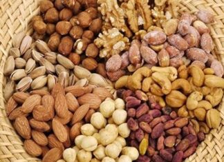 Kabuklu yemişler, yüzyıllardır farklı kültürlerde hem besin kaynağı hem de şifa unsuru olarak tüketilen değerli gıdalar arasında yer alıyor. Günümüzde ise modern beslenme anlayışıyla birlikte bu doğal ürünlerin önemi daha da artmış durumda. Badem, ceviz, fındık, antep fıstığı ve kajunun yer aldığı bu grup, içerdiği zengin besin öğeleri sayesinde hem günlük enerji ihtiyacını karşılamaya yardımcı oluyor hem de uzun vadede sağlığı destekleyen etkiler sunuyor. Özellikle doğal ve dengeli beslenmeye yönelen bireyler için kabuklu yemişler, vazgeçilmez bir seçenek olarak öne çıkıyor. Konulu bir haber görseli.