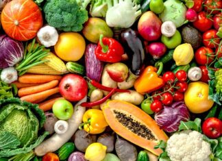 Günümüzde bireylerin yaşam tarzları hızla değişirken, beslenme alışkanlıkları da bu dönüşümden payını alıyor. Özellikle şehir yaşamının getirdiği stres, hazır gıda tüketimi ve çevresel kaygılar, insanları daha bilinçli tercihlere yöneltiyor. Bu noktada organik beslenme, sağlıklı yaşamın temel taşlarından biri olarak öne çıkıyor. Kimyasal katkı maddelerinden uzak, doğaya saygılı üretim süreçleriyle elde edilen gıdalar, yalnızca bir trend değil, uzun vadeli bir yaşam biçimi olarak görülüyor. Konulu bir haber görseli.