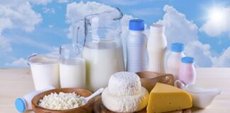 Türkiye’de son yıllarda sağlıklı yaşam bilincinin artmasıyla birlikte organik süt ürünleri pazarı dikkat çekici bir büyüme sergiliyor. Tüketiciler artık yalnızca doyurucu değil, aynı zamanda güvenilir ve doğaya saygılı gıdaları tercih etmeye yöneliyor. Bu eğilim, özellikle organik süt, organik yoğurt, organik peynir ve organik tereyağı gibi ürünlerin hem büyük şehirlerde hem de Anadolu’da daha fazla talep görmesine neden oluyor. Konulu bir haber görseli.