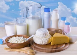 Türkiye’de son yıllarda sağlıklı yaşam bilincinin artmasıyla birlikte organik süt ürünleri pazarı dikkat çekici bir büyüme sergiliyor. Tüketiciler artık yalnızca doyurucu değil, aynı zamanda güvenilir ve doğaya saygılı gıdaları tercih etmeye yöneliyor. Bu eğilim, özellikle organik süt, organik yoğurt, organik peynir ve organik tereyağı gibi ürünlerin hem büyük şehirlerde hem de Anadolu’da daha fazla talep görmesine neden oluyor. Konulu bir haber görseli.