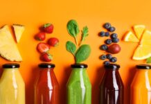 Sağlıklı yaşam arayışının artmasıyla birlikte beslenme alışkanlıkları da hızlı bir dönüşüm geçiriyor. Özellikle doğal ve katkısız ürünlere yönelim, son yıllarda soğuk pres sebze suları kavramını ön plana çıkardı. Isı kullanılmadan, sebzelerin besin değerlerini koruyacak şekilde elde edilen bu içecekler, modern beslenme anlayışında önemli bir yer edinmeye başladı. Günlük vitamin ve mineral ihtiyacını pratik şekilde karşılamak isteyen bireyler için bu yöntem dikkat çekici bir alternatif sunuyor. Konulu bir haber görseli.